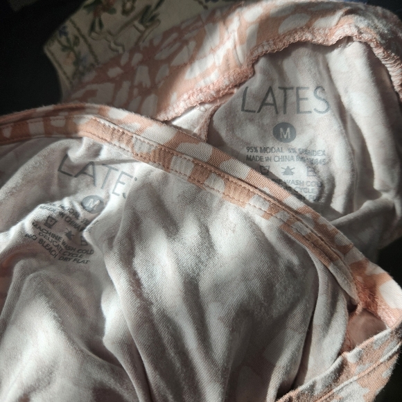 LATES by Kate Women's Medium Salmon Tan Pink Leopard Patterned Lounge Set PJs - Picture 8 of 8